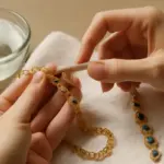 Pulire collane in oro con pietre: attenzione al dettaglio che fa la differenza